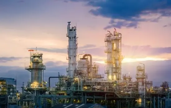 Home 30 Industrial chemical plant with Ultrahivac vacuum apparatus for process optimization.