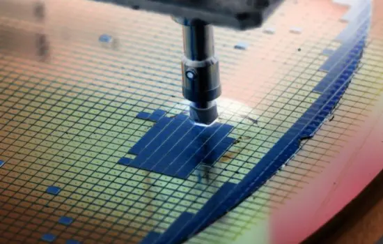 Home 25 Cleanroom semiconductor manufacturing utilizing Ultrahivac vacuum solutions.